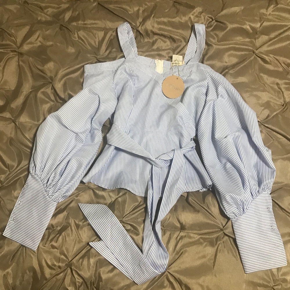 Essue Cold Shoulder Wrap Top